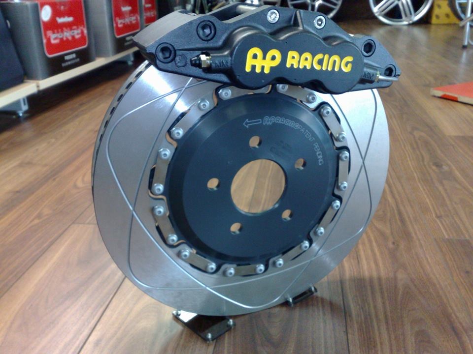 Optimisations du freinage pour voiture » Car Audio Racing Spécialiste en préparation